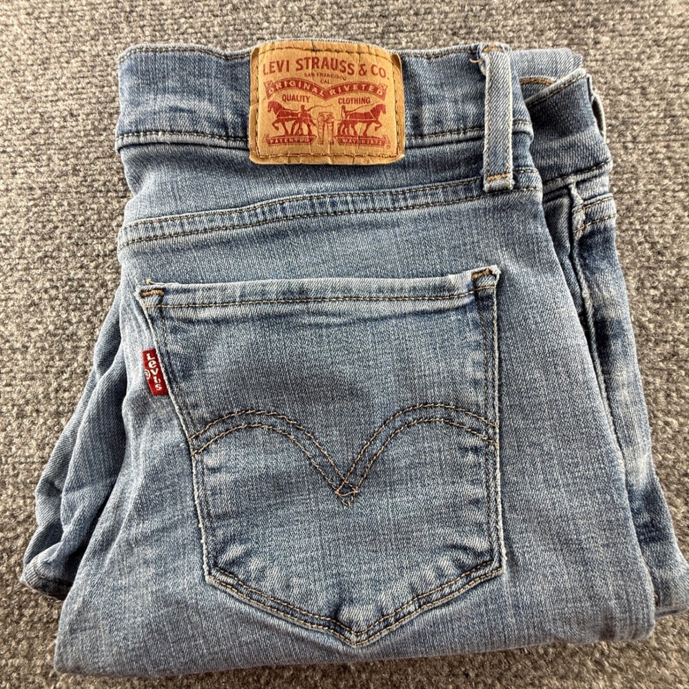 Levis Classic Straight Jeans Womens 28 W28 L30 Light Wash Blue Stretch Denim